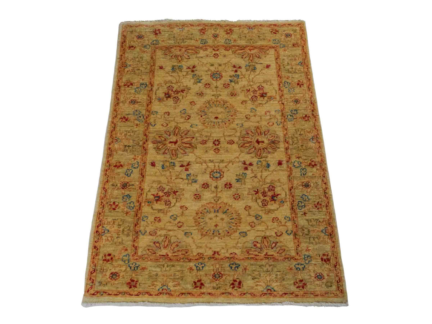 Handgeknüpfter Ziegler Farahan Orientteppich von Khademi aus Wolle, gold, beige. Klassisches Allover-Design. Traditionell von Hand geknüpft in Afghanistan. Größe: 114 cm x 79 cm. Teppichnummer: RB3-1024. Verkauf durch Jupiter Intl.