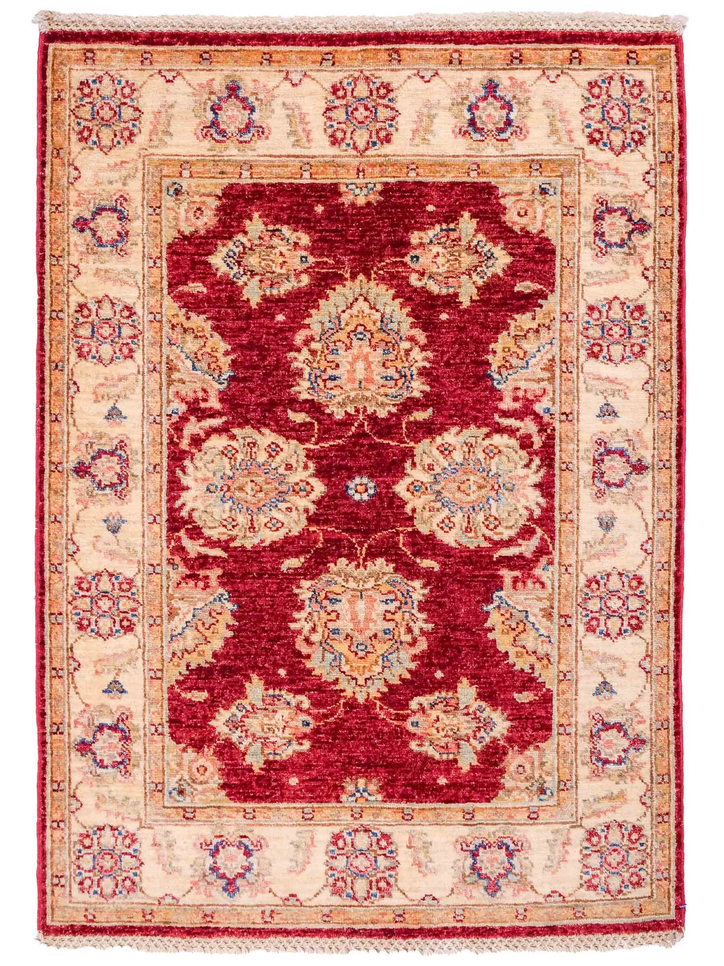 Handgeknüpfter Ziegler Farahan Orientteppich von Khademi aus Wolle, rot, gold, beige. Klassisches Allover-Design. Traditionell von Hand geknüpft in Afghanistan. Größe: 117 cm x 80 cm. Teppichnummer: SB3-1023. Verkauf durch Jupiter Intl.
