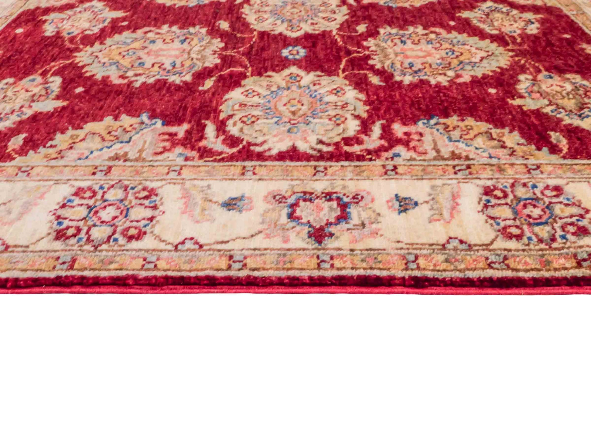 Handgeknüpfter Ziegler Farahan Orientteppich von Khademi aus Wolle, rot, gold, beige. Klassisches Allover-Design. Traditionell von Hand geknüpft in Afghanistan. Größe: 117 cm x 80 cm. Teppichnummer: SB3-1023. Verkauf durch Jupiter Intl.