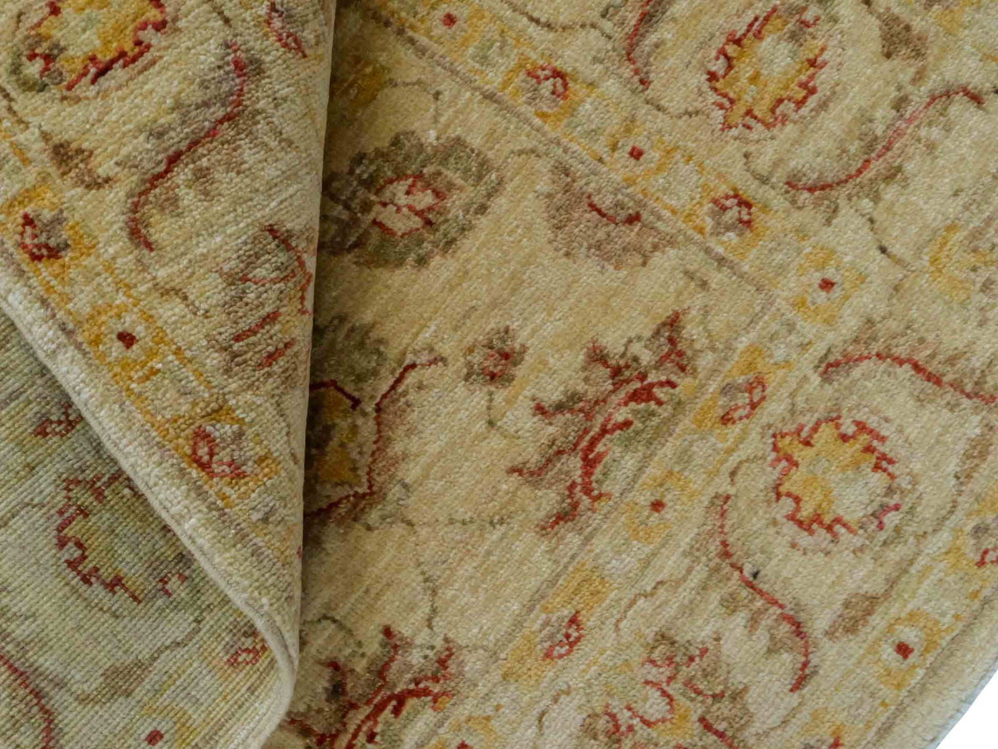 Handgeknüpfter Ziegler Farahan Orientteppich von Khademi aus Wolle, gold, beige. Klassisches Allover-Design. Traditionell von Hand geknüpft in Afghanistan. Größe: 118 cm x 78 cm. Teppichnummer: RB3-1043. Verkauf durch Jupiter Intl.