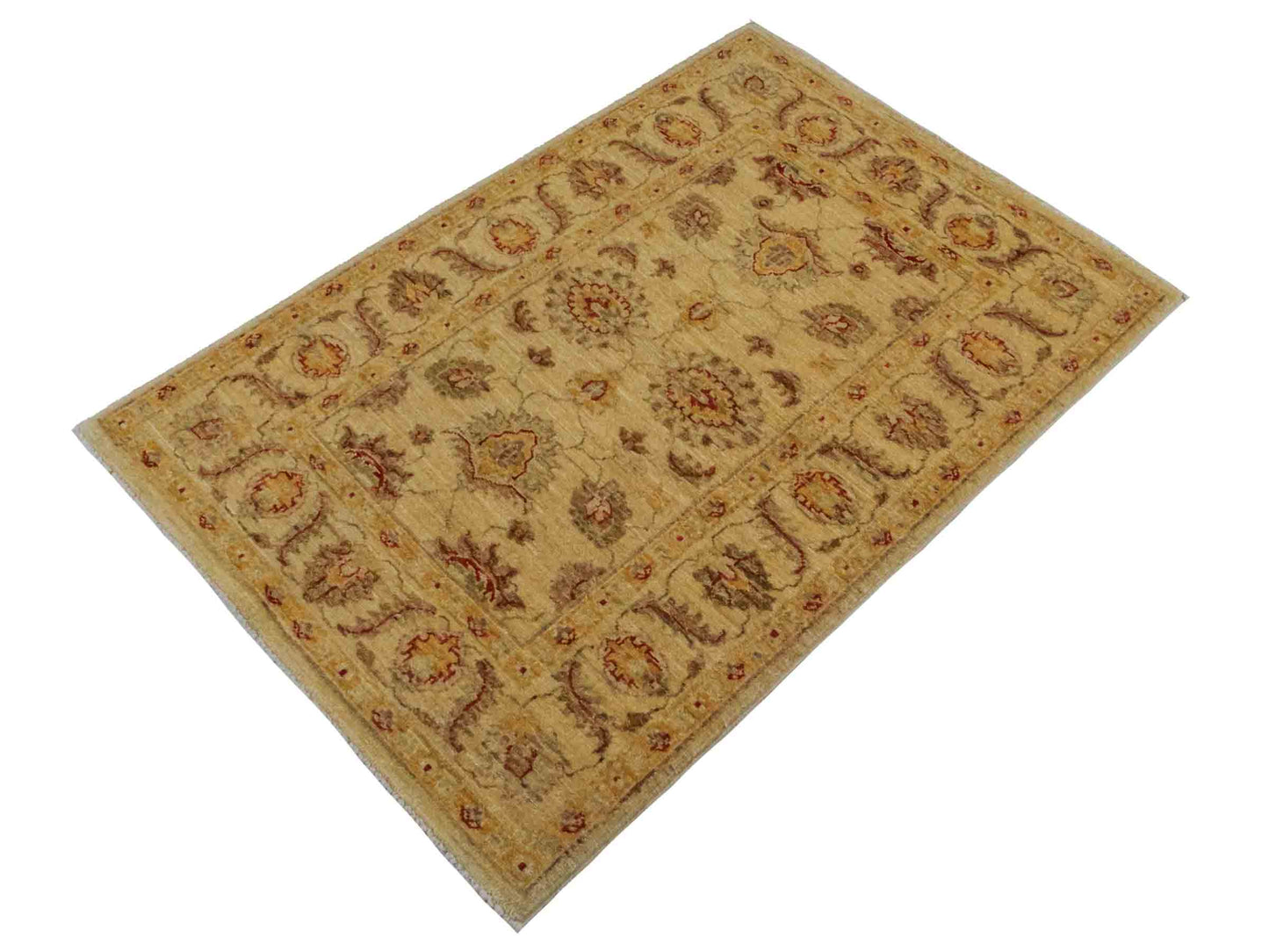 Handgeknüpfter Ziegler Farahan Orientteppich von Khademi aus Wolle, gold, beige. Klassisches Allover-Design. Traditionell von Hand geknüpft in Afghanistan. Größe: 118 cm x 78 cm. Teppichnummer: RB3-1043. Verkauf durch Jupiter Intl.