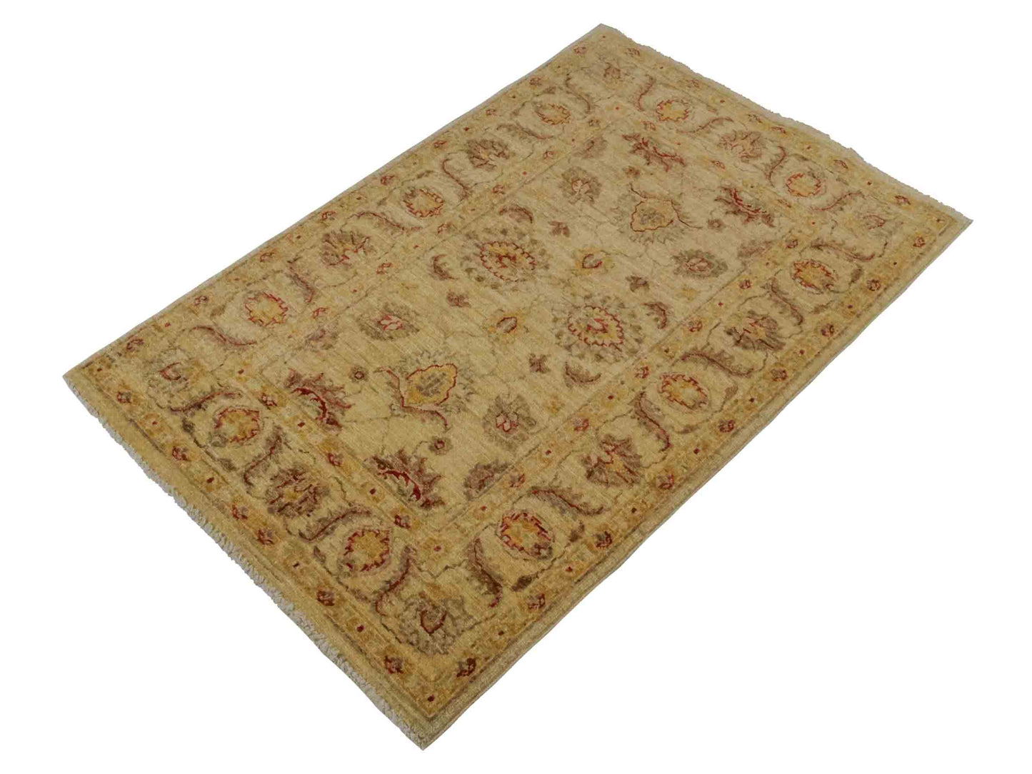 Handgeknüpfter Ziegler Farahan Orientteppich von Khademi aus Wolle, gold, beige. Klassisches Allover-Design. Traditionell von Hand geknüpft in Afghanistan. Größe: 118 cm x 78 cm. Teppichnummer: RB3-1043. Verkauf durch Jupiter Intl.