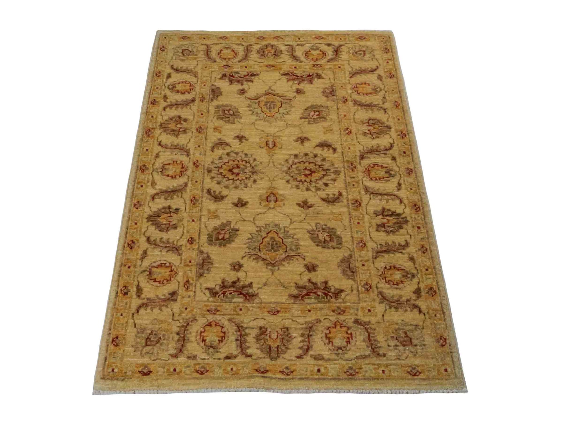 Handgeknüpfter Ziegler Farahan Orientteppich von Khademi aus Wolle, gold, beige. Klassisches Allover-Design. Traditionell von Hand geknüpft in Afghanistan. Größe: 118 cm x 78 cm. Teppichnummer: RB3-1043. Verkauf durch Jupiter Intl.