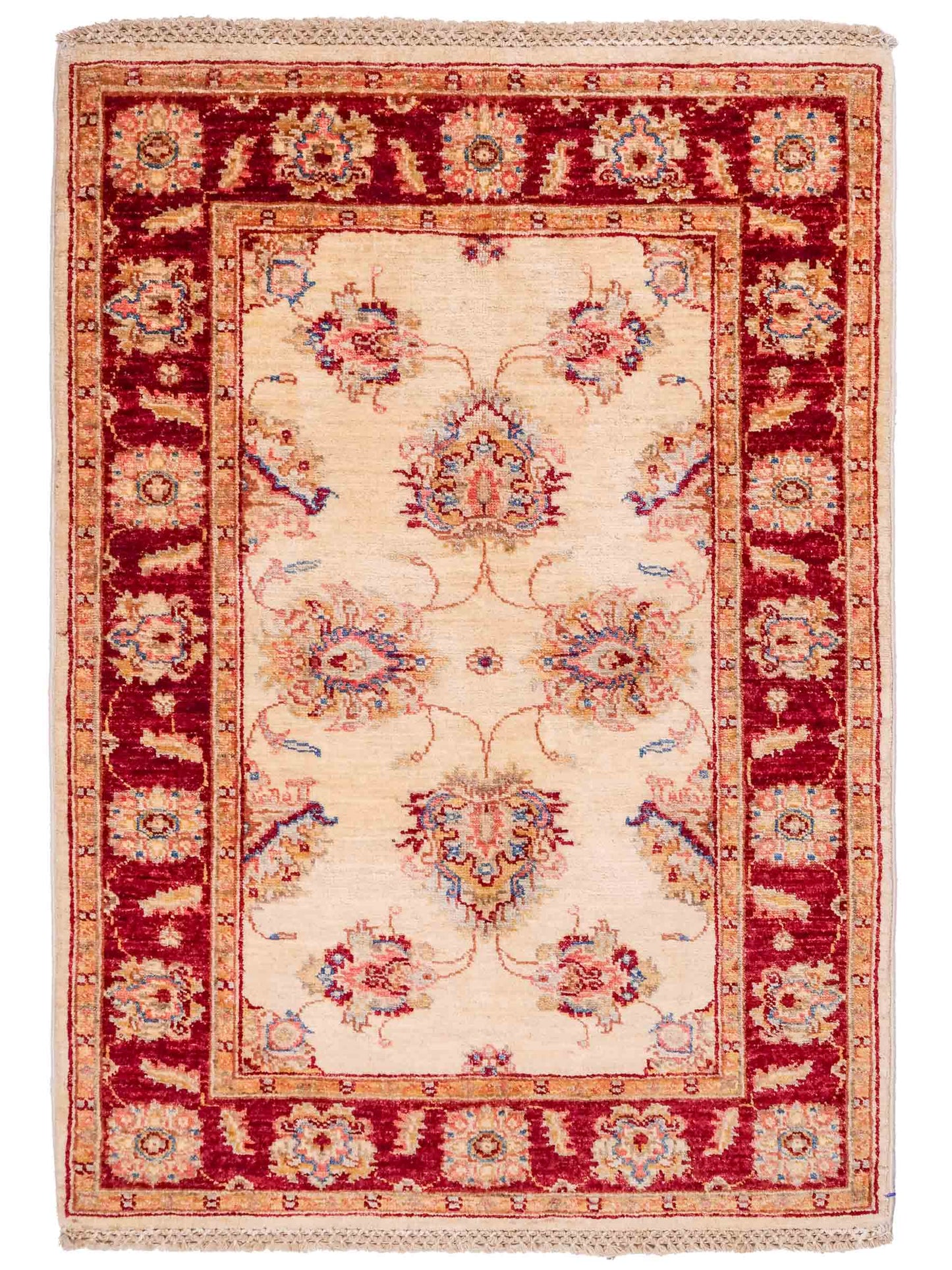 Handgeknüpfter Ziegler Farahan Orientteppich von Khademi aus Wolle, gold, beige, rot. Klassisches Allover-Design. Traditionell von Hand geknüpft in Afghanistan. Größe: 119 cm x 83 cm. Teppichnummer: SB3-1022. Verkauf durch Jupiter Intl.