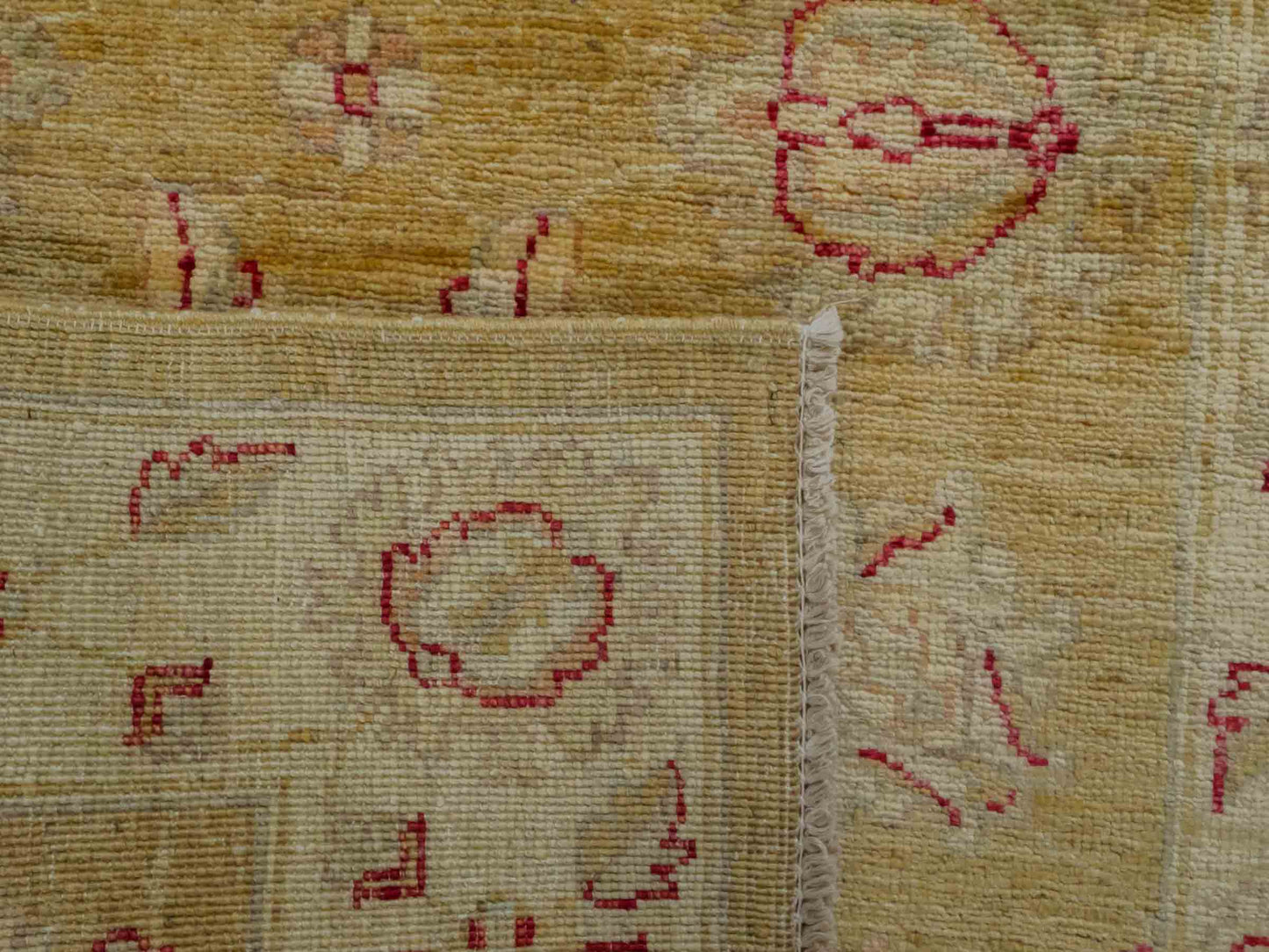 Handgeknüpfter Ziegler Farahan Orientteppich von Khademi aus Wolle, gold, beige. Klassisches Allover-Design. Traditionell von Hand geknüpft in Afghanistan. Größe: 121 cm x 80 cm. Teppichnummer: RB3-1025. Verkauf durch Jupiter Intl.