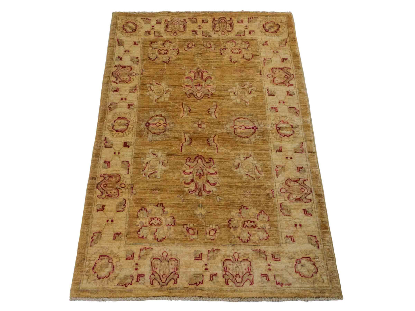 Handgeknüpfter Ziegler Farahan Orientteppich von Khademi aus Wolle, gold, beige. Klassisches Allover-Design. Traditionell von Hand geknüpft in Afghanistan. Größe: 121 cm x 80 cm. Teppichnummer: RB3-1025. Verkauf durch Jupiter Intl.