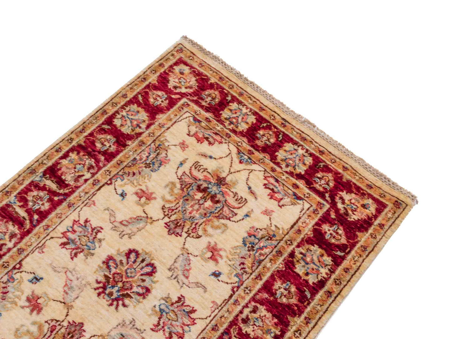 Handgeknüpfter Ziegler Farahan Orientteppich von Khademi aus Wolle, gold, beige, rot. Klassisches Allover-Design. Traditionell von Hand geknüpft in Afghanistan. Größe: 121 cm x 82 cm. Teppichnummer: SB3-1021. Verkauf durch Jupiter Intl.