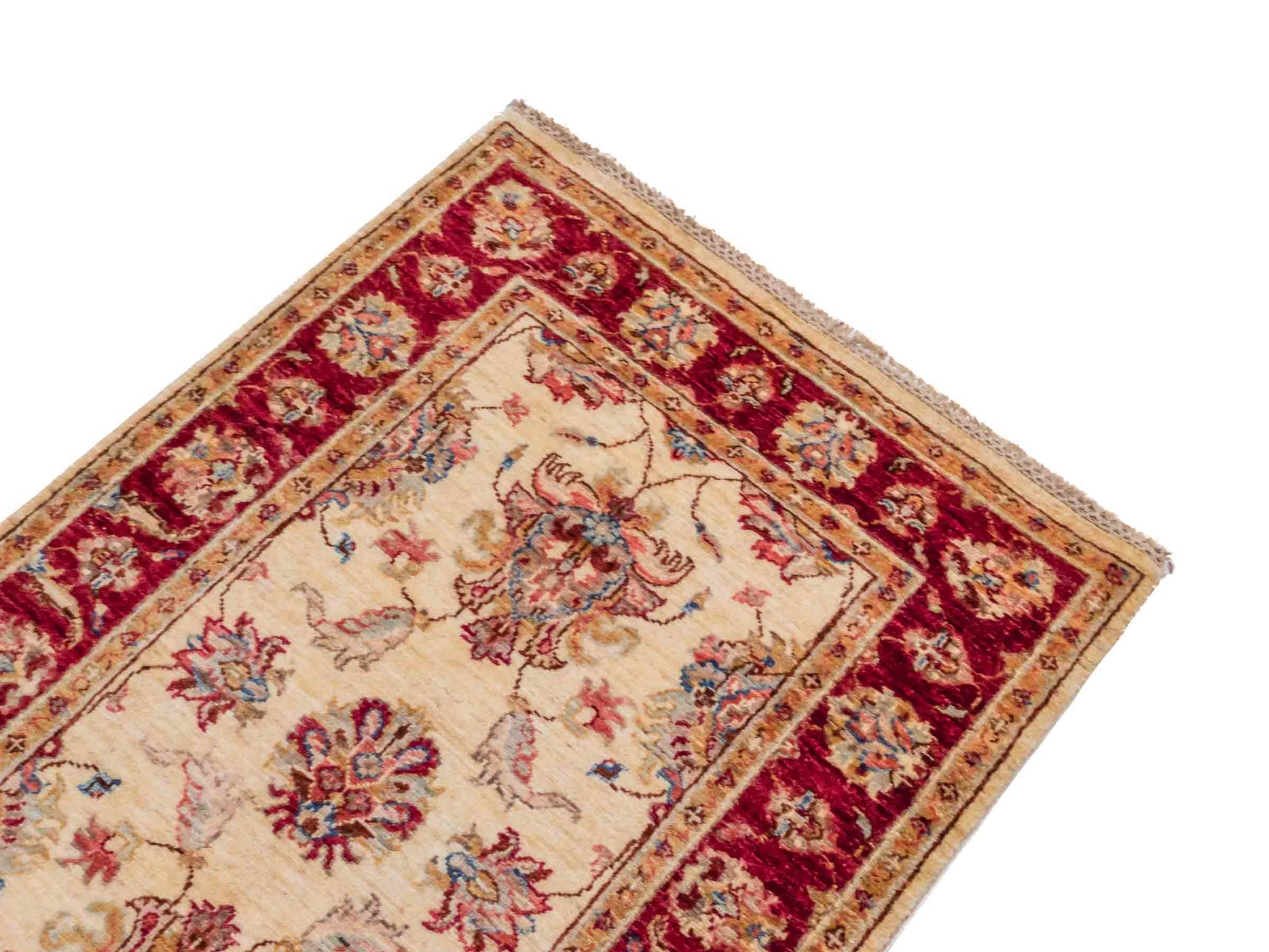 Handgeknüpfter Ziegler Farahan Orientteppich von Khademi aus Wolle, gold, beige, rot. Klassisches Allover-Design. Traditionell von Hand geknüpft in Afghanistan. Größe: 121 cm x 82 cm. Teppichnummer: SB3-1021. Verkauf durch Jupiter Intl.