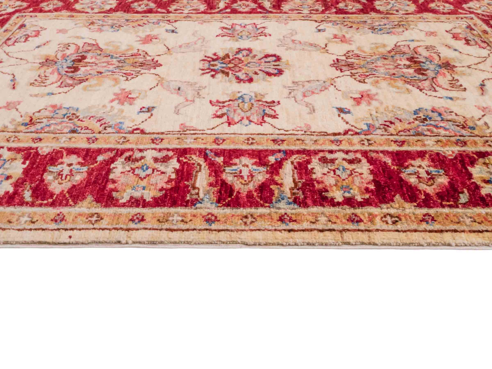 Handgeknüpfter Ziegler Farahan Orientteppich von Khademi aus Wolle, gold, beige, rot. Klassisches Allover-Design. Traditionell von Hand geknüpft in Afghanistan. Größe: 121 cm x 82 cm. Teppichnummer: SB3-1021. Verkauf durch Jupiter Intl.