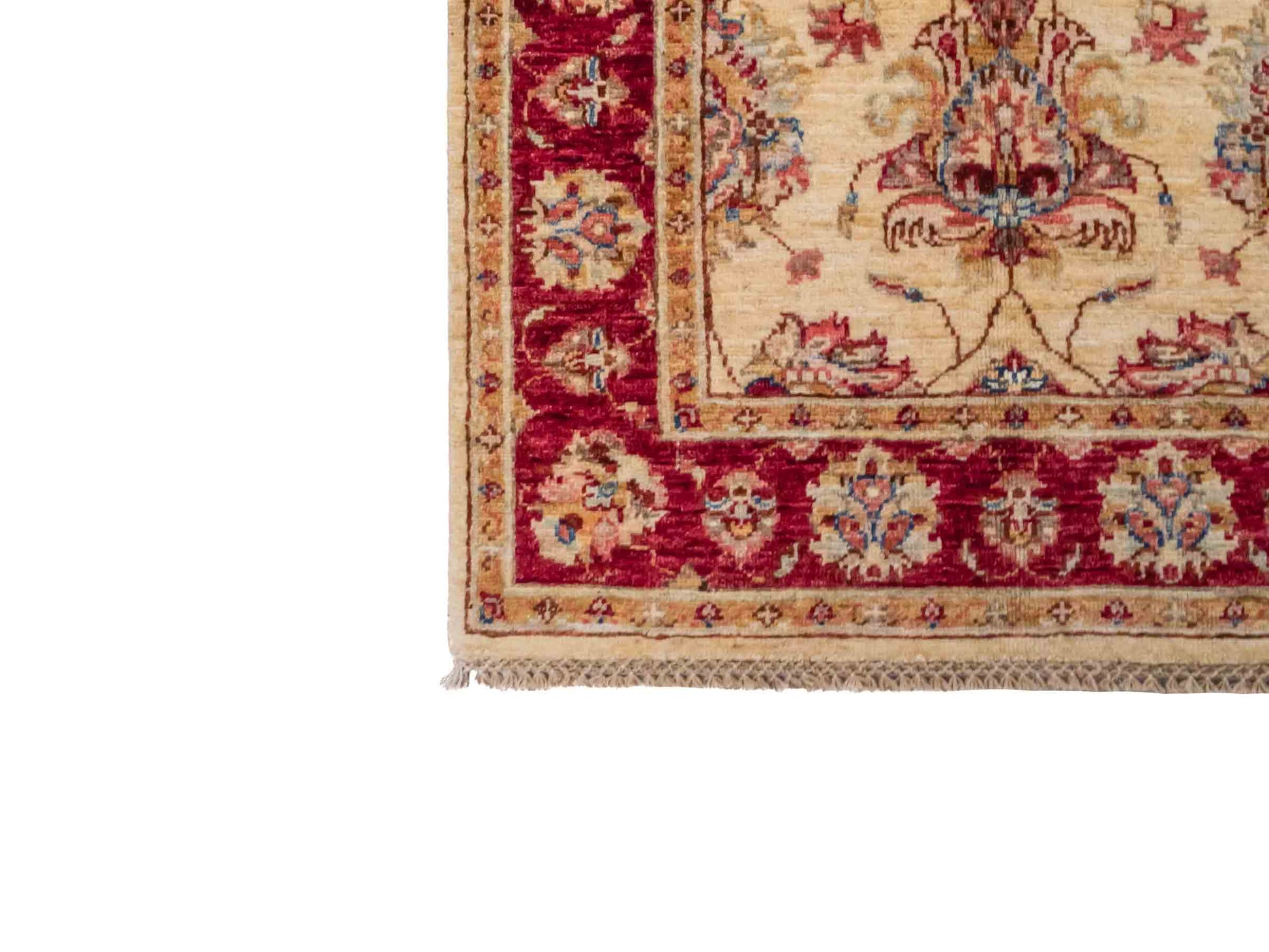 Handgeknüpfter Ziegler Farahan Orientteppich von Khademi aus Wolle, gold, beige, rot. Klassisches Allover-Design. Traditionell von Hand geknüpft in Afghanistan. Größe: 121 cm x 82 cm. Teppichnummer: SB3-1021. Verkauf durch Jupiter Intl.