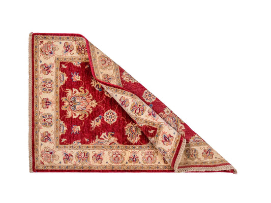 Handgeknüpfter Ziegler Farahan Orientteppich von Khademi aus Wolle, rot, gold, beige. Klassisches Allover-Design. Traditionell von Hand geknüpft in Afghanistan. Größe: 124 cm x 83 cm. Teppichnummer: SB3-1024. Verkauf durch Jupiter Intl.