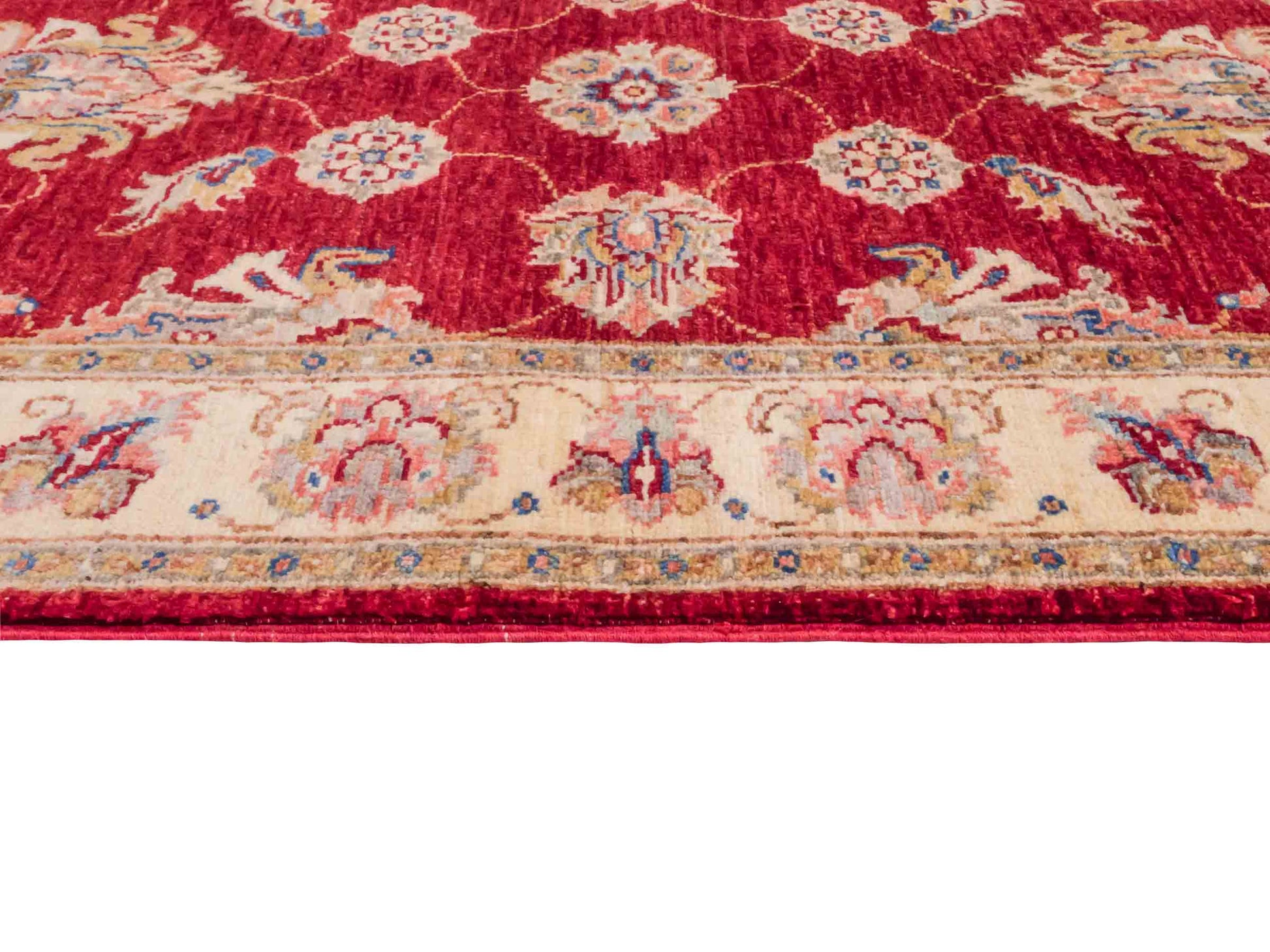Handgeknüpfter Ziegler Farahan Orientteppich von Khademi aus Wolle, rot, gold, beige. Klassisches Allover-Design. Traditionell von Hand geknüpft in Afghanistan. Größe: 124 cm x 83 cm. Teppichnummer: SB3-1024. Verkauf durch Jupiter Intl.