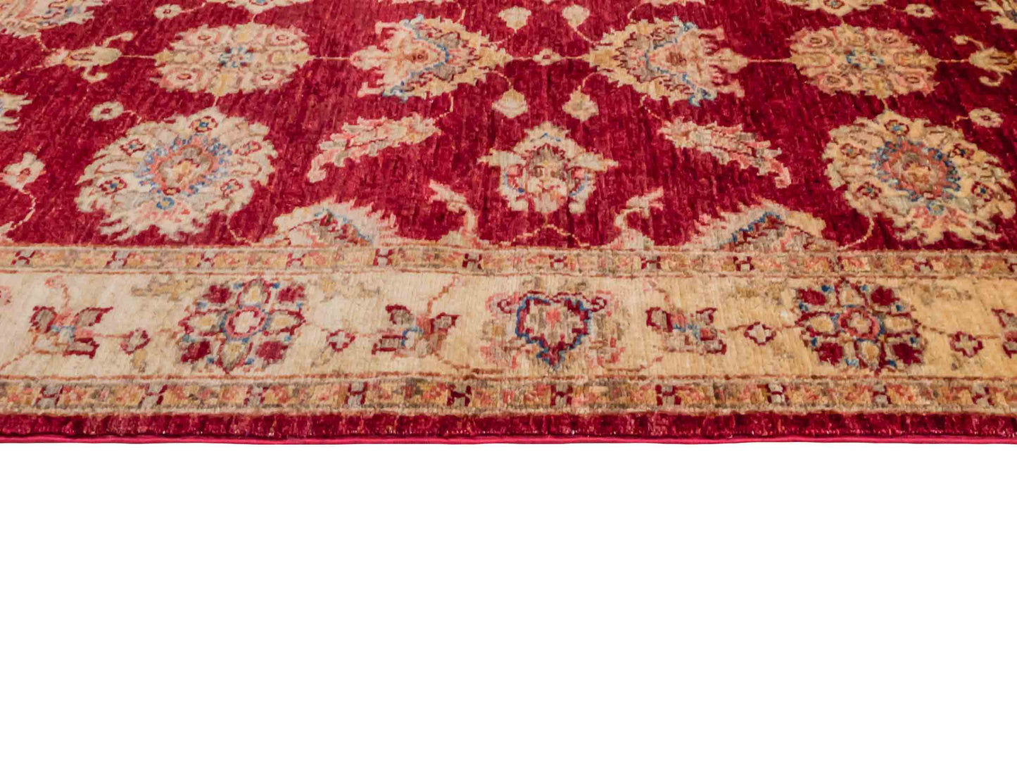 Handgeknüpfter Ziegler Farahan Orientteppich von Khademi aus Wolle, rot, gold, beige. Klassisches Allover-Design. Traditionell von Hand geknüpft in Afghanistan. Größe: 139 cm x 91 cm. Teppichnummer: SB3-1004. Verkauf durch Jupiter Intl.