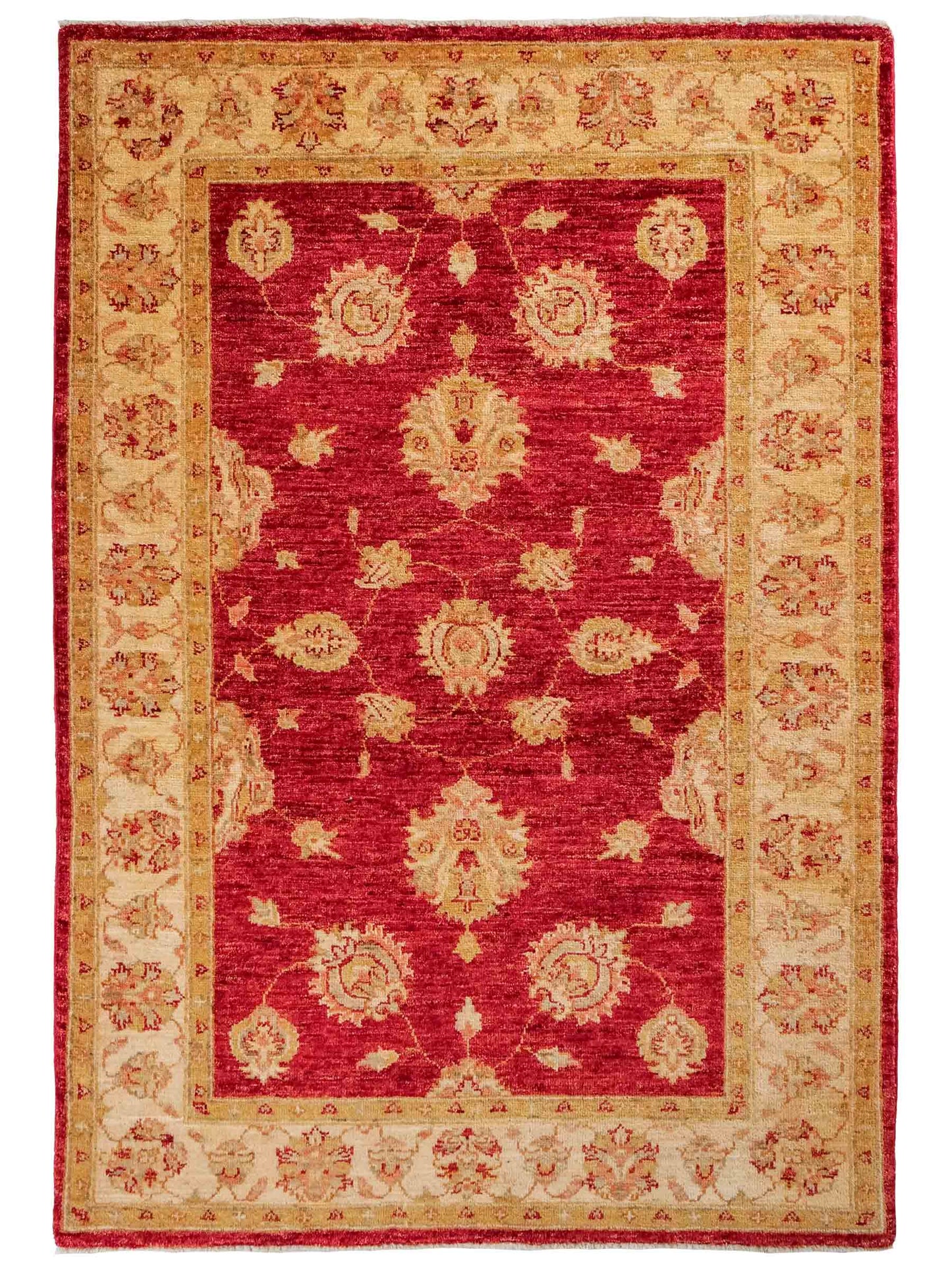 Handgeknüpfter Ziegler Farahan Orientteppich von Khademi aus Wolle, rot, gold, beige. Klassisches Allover-Design. Traditionell von Hand geknüpft in Afghanistan. Größe: 143 cm x 103 cm. Teppichnummer: RB3-1045. Verkauf durch Jupiter Intl.