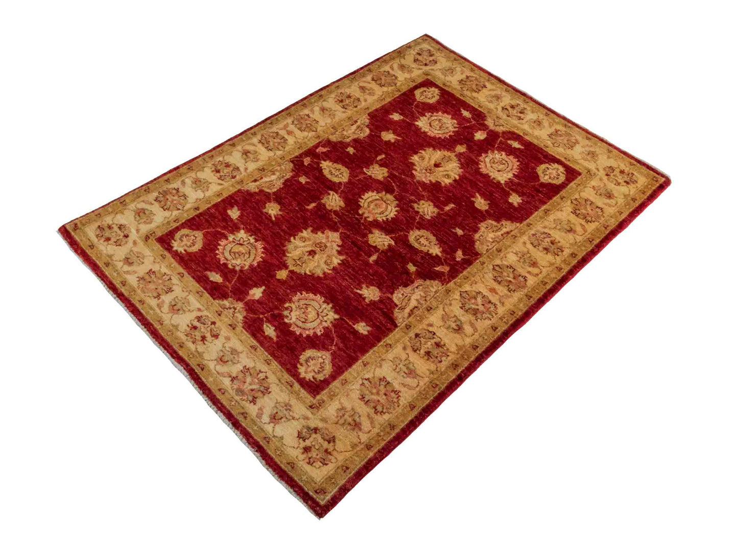 Handgeknüpfter Ziegler Farahan Orientteppich von Khademi aus Wolle, rot, gold, beige. Klassisches Allover-Design. Traditionell von Hand geknüpft in Afghanistan. Größe: 143 cm x 103 cm. Teppichnummer: RB3-1045. Verkauf durch Jupiter Intl.