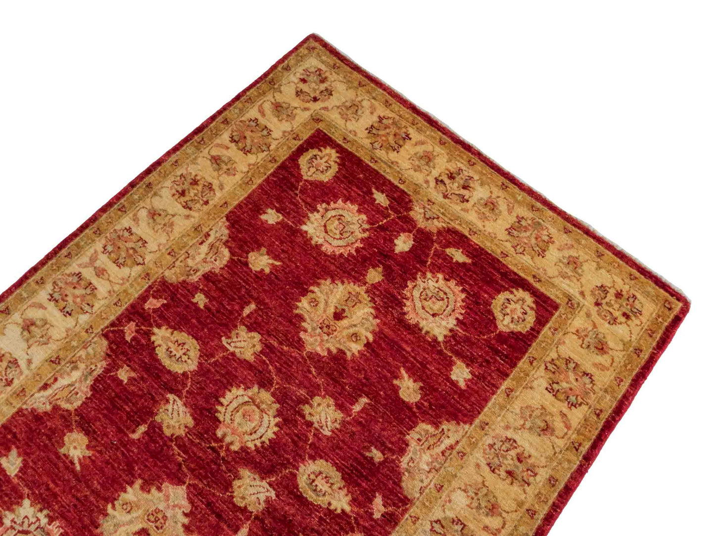Handgeknüpfter Ziegler Farahan Orientteppich von Khademi aus Wolle, rot, gold, beige. Klassisches Allover-Design. Traditionell von Hand geknüpft in Afghanistan. Größe: 143 cm x 103 cm. Teppichnummer: RB3-1045. Verkauf durch Jupiter Intl.