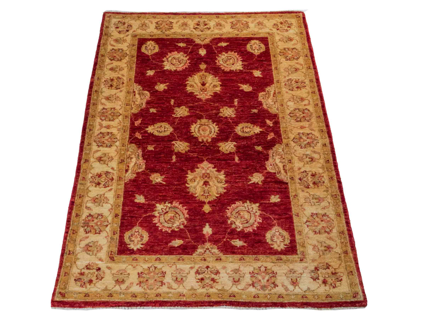 Handgeknüpfter Ziegler Farahan Orientteppich von Khademi aus Wolle, rot, gold, beige. Klassisches Allover-Design. Traditionell von Hand geknüpft in Afghanistan. Größe: 143 cm x 103 cm. Teppichnummer: RB3-1045. Verkauf durch Jupiter Intl.