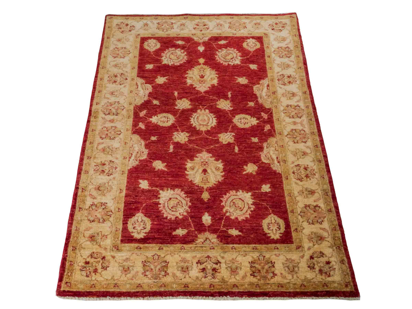 Handgeknüpfter Ziegler Farahan Orientteppich von Khademi aus Wolle, rot, gold, beige. Klassisches Allover-Design. Traditionell von Hand geknüpft in Afghanistan. Größe: 143 cm x 103 cm. Teppichnummer: RB3-1045. Verkauf durch Jupiter Intl.