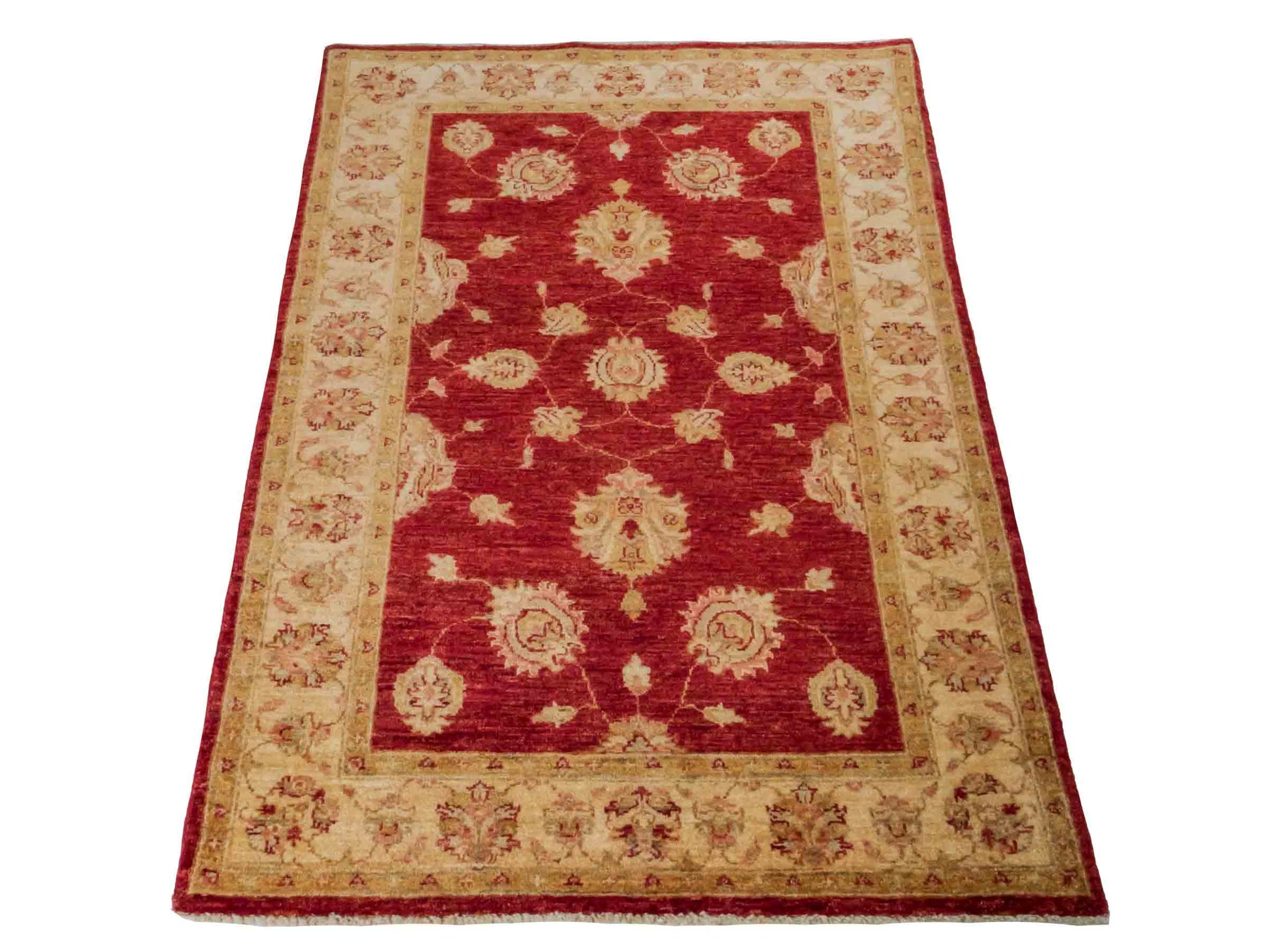 Handgeknüpfter Ziegler Farahan Orientteppich von Khademi aus Wolle, rot, gold, beige. Klassisches Allover-Design. Traditionell von Hand geknüpft in Afghanistan. Größe: 143 cm x 103 cm. Teppichnummer: RB3-1045. Verkauf durch Jupiter Intl.