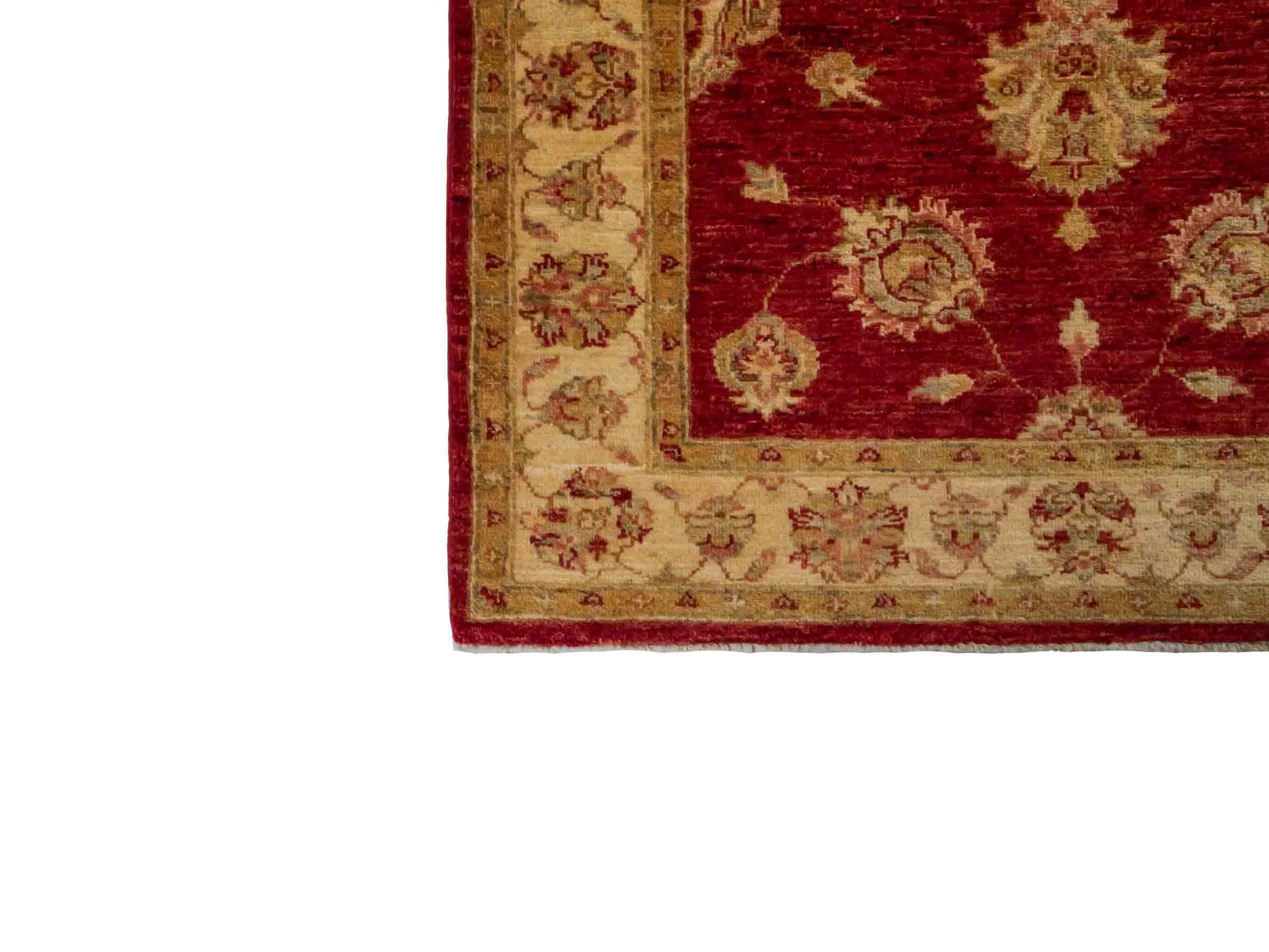 Handgeknüpfter Ziegler Farahan Orientteppich von Khademi aus Wolle, rot, gold, beige. Klassisches Allover-Design. Traditionell von Hand geknüpft in Afghanistan. Größe: 143 cm x 103 cm. Teppichnummer: RB3-1045. Verkauf durch Jupiter Intl.