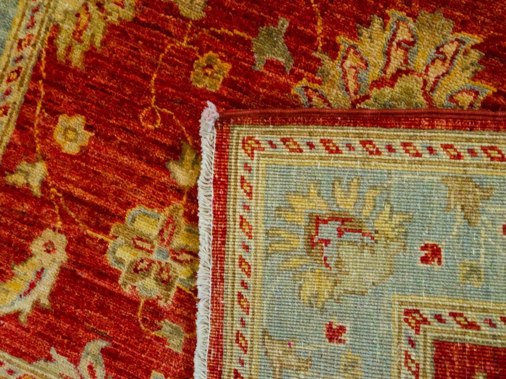 Handgeknüpfter Ziegler Farahan Orientteppich von Khademi aus Wolle, rot, blau, gold. Klassisches Allover-Design. Traditionell von Hand geknüpft in Afghanistan. Größe: 152 cm x 100 cm. Teppichnummer: RB3-1029. Verkauf durch Jupiter Intl.