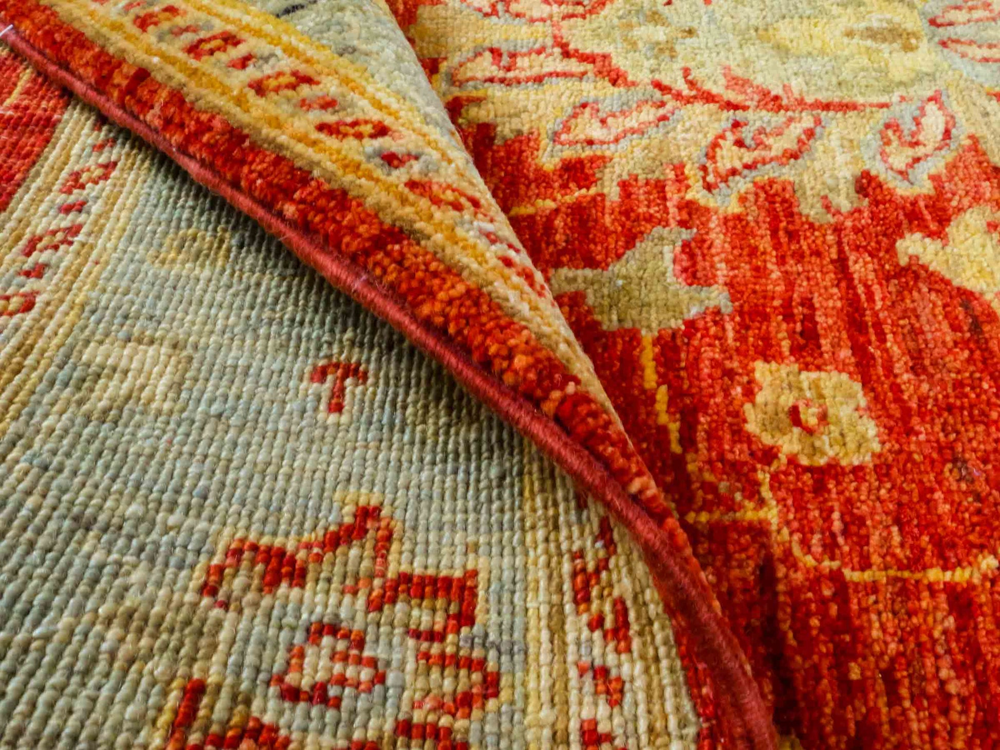 Handgeknüpfter Ziegler Farahan Orientteppich von Khademi aus Wolle, rot, blau, gold. Klassisches Allover-Design. Traditionell von Hand geknüpft in Afghanistan. Größe: 152 cm x 100 cm. Teppichnummer: RB3-1029. Verkauf durch Jupiter Intl.