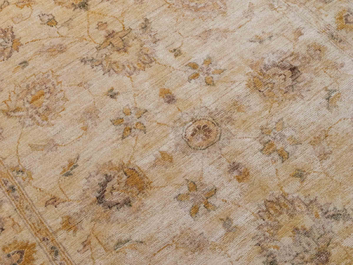 Handgeknüpfter Ziegler Farahan Orientteppich von Khademi aus Wolle, beige, gold. Klassisches Allover-Design. Traditionell von Hand geknüpft in Afghanistan. Größe: 180 cm x 120 cm. Teppichnummer: SB3-1119. Verkauf durch Jupiter Intl.
