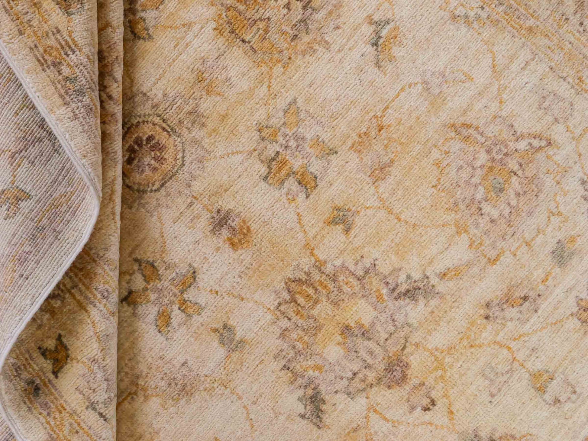 Handgeknüpfter Ziegler Farahan Orientteppich von Khademi aus Wolle, beige, gold. Klassisches Allover-Design. Traditionell von Hand geknüpft in Afghanistan. Größe: 180 cm x 120 cm. Teppichnummer: SB3-1119. Verkauf durch Jupiter Intl.