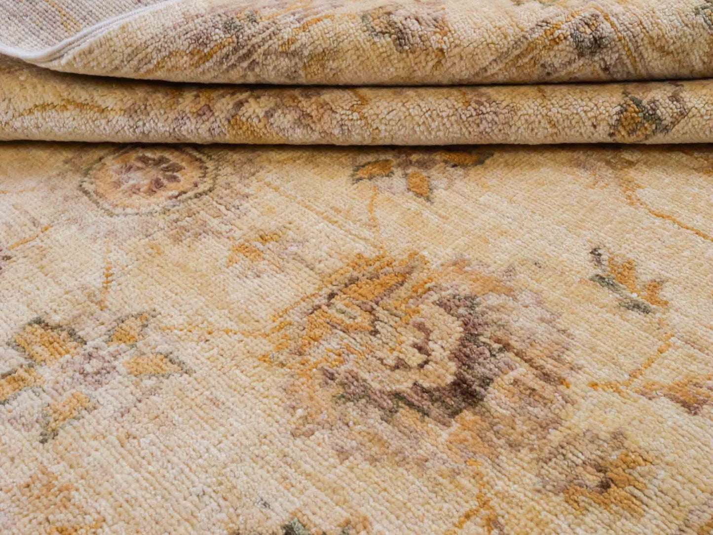 Handgeknüpfter Ziegler Farahan Orientteppich von Khademi aus Wolle, beige, gold. Klassisches Allover-Design. Traditionell von Hand geknüpft in Afghanistan. Größe: 180 cm x 120 cm. Teppichnummer: SB3-1119. Verkauf durch Jupiter Intl.