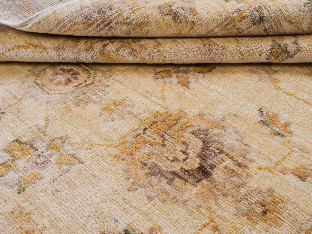 Handgeknüpfter Ziegler Farahan Orientteppich von Khademi aus Wolle, beige, gold. Klassisches Allover-Design. Traditionell von Hand geknüpft in Afghanistan. Größe: 180 cm x 120 cm. Teppichnummer: SB3-1119. Verkauf durch Jupiter Intl.