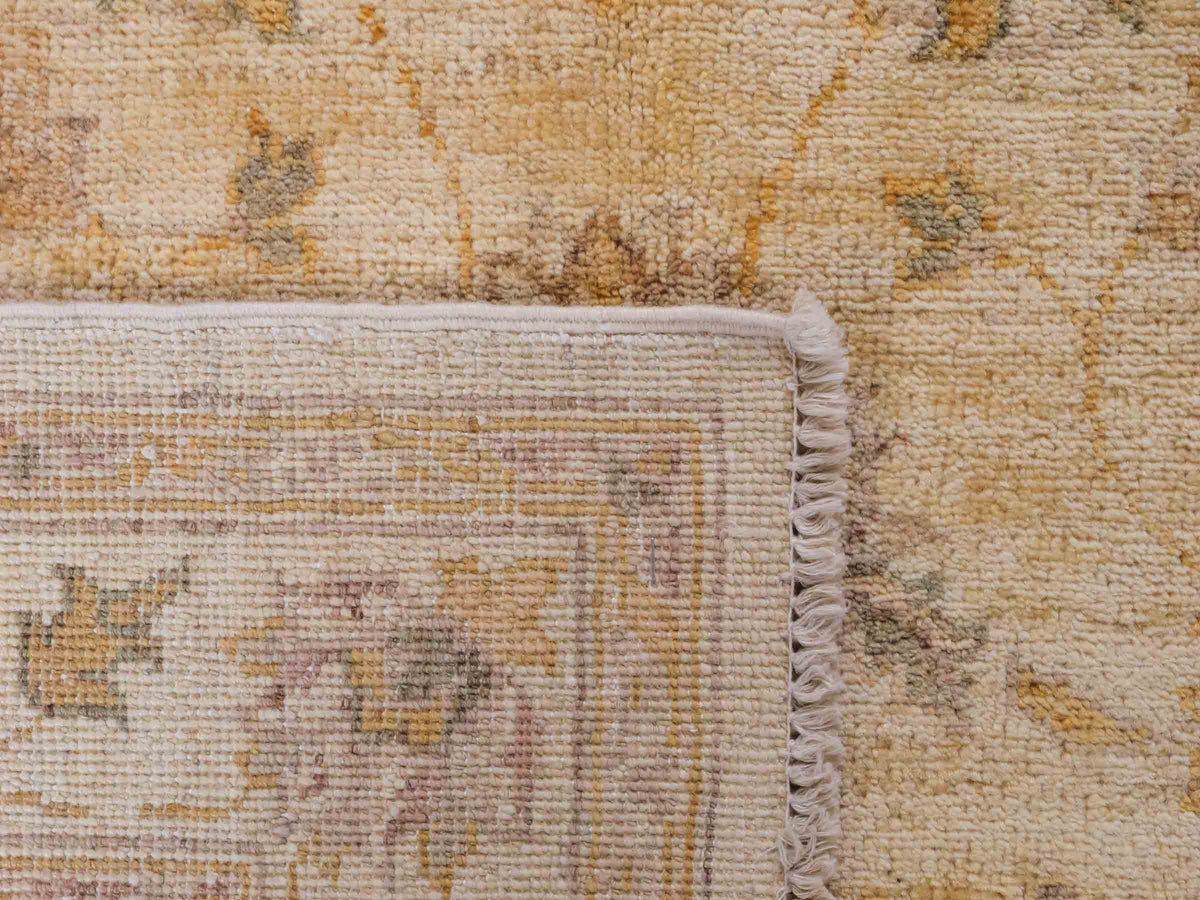 Handgeknüpfter Ziegler Farahan Orientteppich von Khademi aus Wolle, beige, gold. Klassisches Allover-Design. Traditionell von Hand geknüpft in Afghanistan. Größe: 180 cm x 120 cm. Teppichnummer: SB3-1119. Verkauf durch Jupiter Intl.