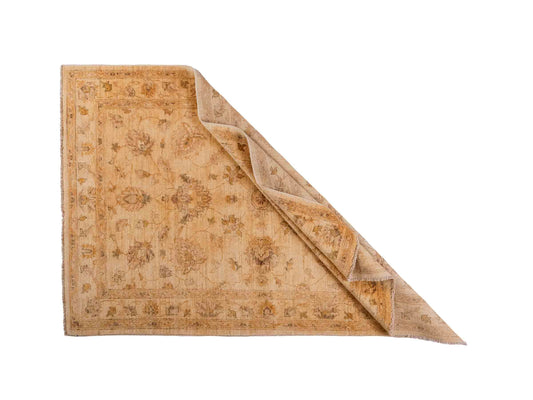 Handgeknüpfter Ziegler Farahan Orientteppich von Khademi aus Wolle, beige, gold. Klassisches Allover-Design. Traditionell von Hand geknüpft in Afghanistan. Größe: 180 cm x 120 cm. Teppichnummer: SB3-1119. Verkauf durch Jupiter Intl.