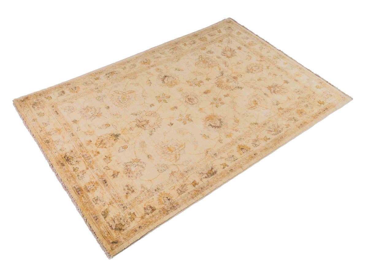 Handgeknüpfter Ziegler Farahan Orientteppich von Khademi aus Wolle, beige, gold. Klassisches Allover-Design. Traditionell von Hand geknüpft in Afghanistan. Größe: 180 cm x 120 cm. Teppichnummer: SB3-1119. Verkauf durch Jupiter Intl.