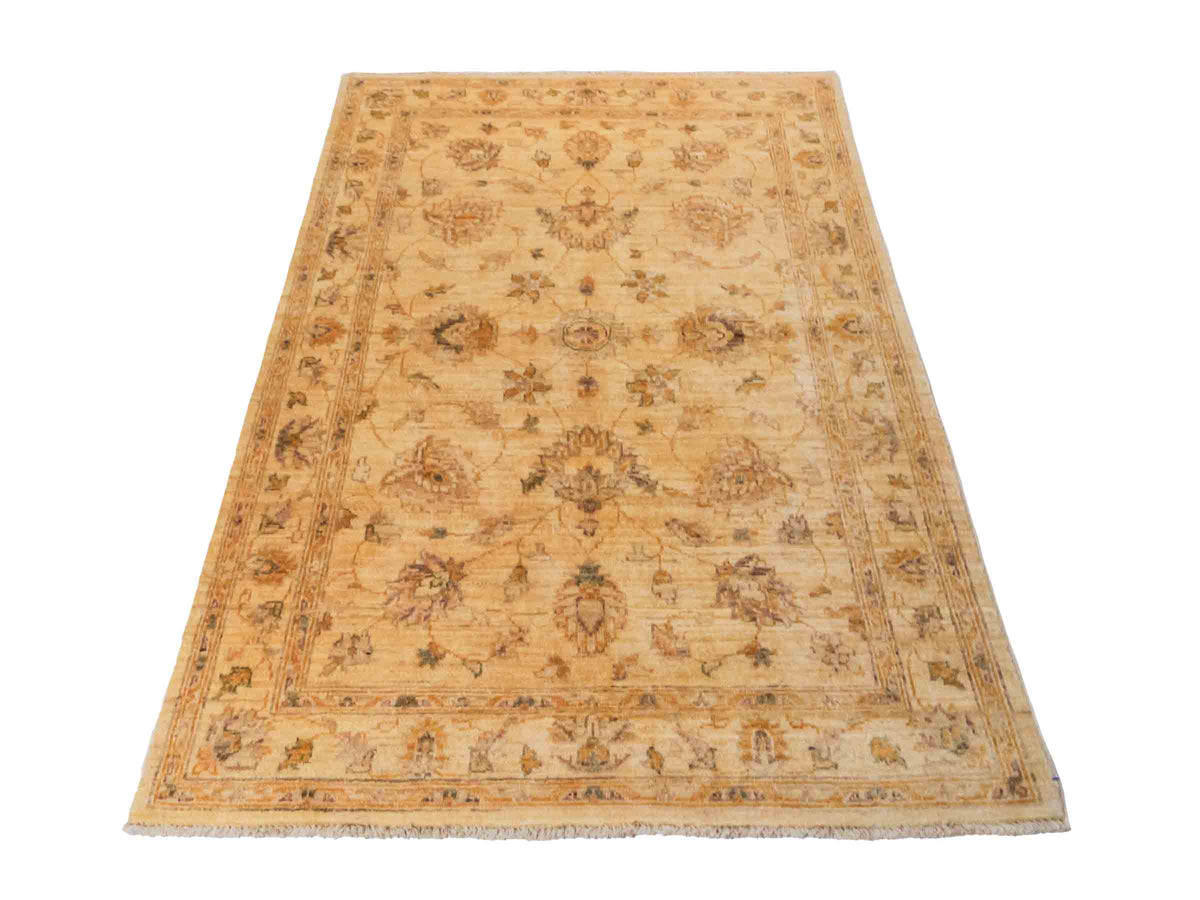 Handgeknüpfter Ziegler Farahan Orientteppich von Khademi aus Wolle, beige, gold. Klassisches Allover-Design. Traditionell von Hand geknüpft in Afghanistan. Größe: 180 cm x 120 cm. Teppichnummer: SB3-1119. Verkauf durch Jupiter Intl.