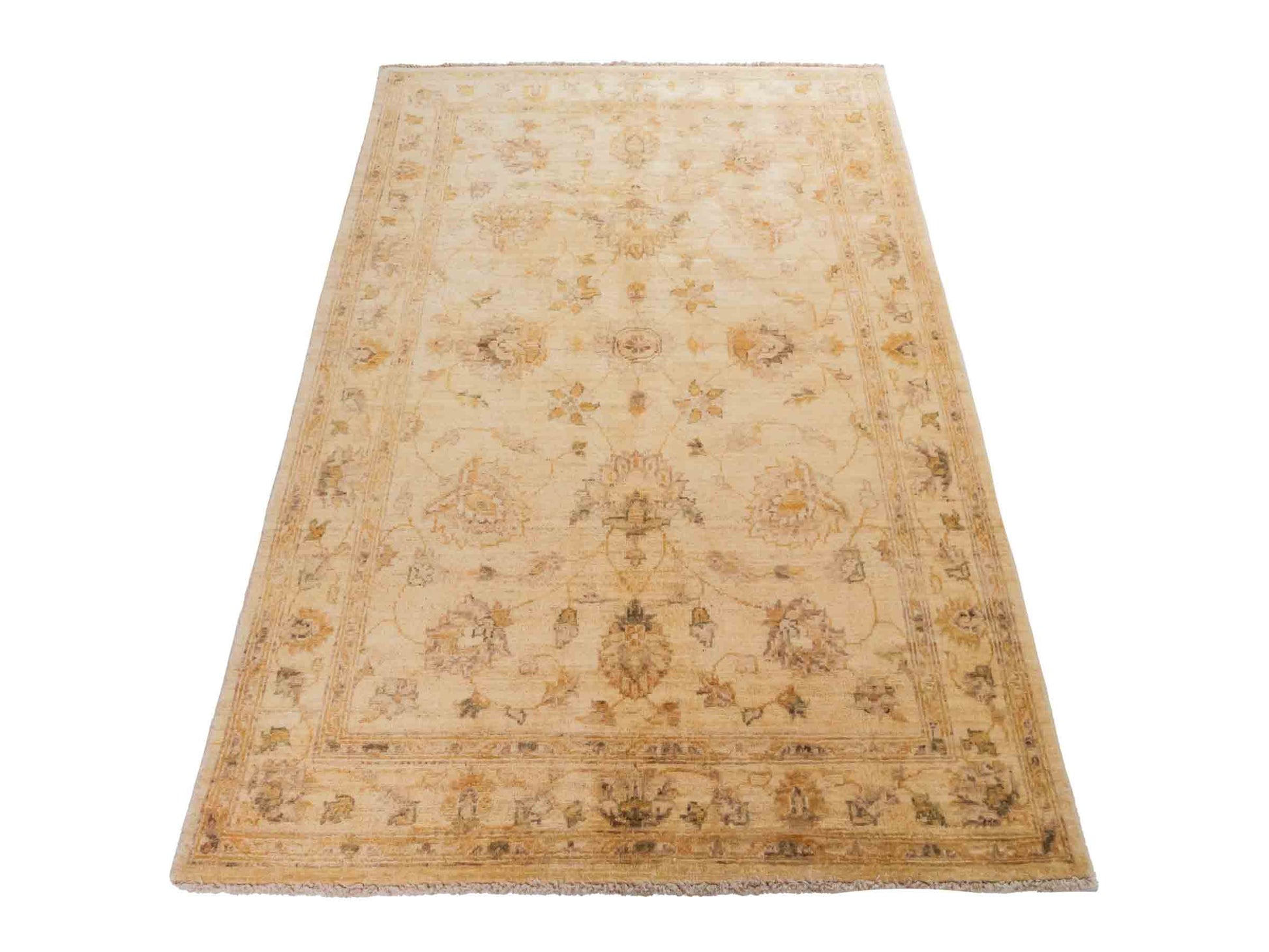 Handgeknüpfter Ziegler Farahan Orientteppich von Khademi aus Wolle, beige, gold. Klassisches Allover-Design. Traditionell von Hand geknüpft in Afghanistan. Größe: 180 cm x 120 cm. Teppichnummer: SB3-1119. Verkauf durch Jupiter Intl.