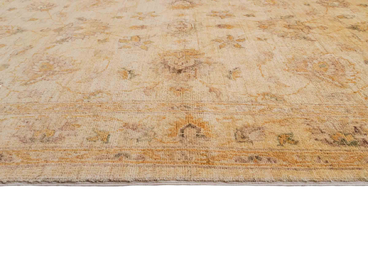 Handgeknüpfter Ziegler Farahan Orientteppich von Khademi aus Wolle, beige, gold. Klassisches Allover-Design. Traditionell von Hand geknüpft in Afghanistan. Größe: 180 cm x 120 cm. Teppichnummer: SB3-1119. Verkauf durch Jupiter Intl.