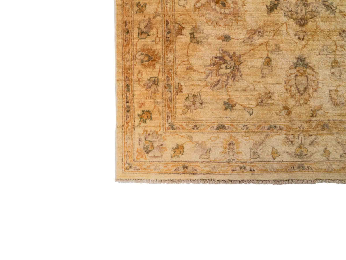 Handgeknüpfter Ziegler Farahan Orientteppich von Khademi aus Wolle, beige, gold. Klassisches Allover-Design. Traditionell von Hand geknüpft in Afghanistan. Größe: 180 cm x 120 cm. Teppichnummer: SB3-1119. Verkauf durch Jupiter Intl.