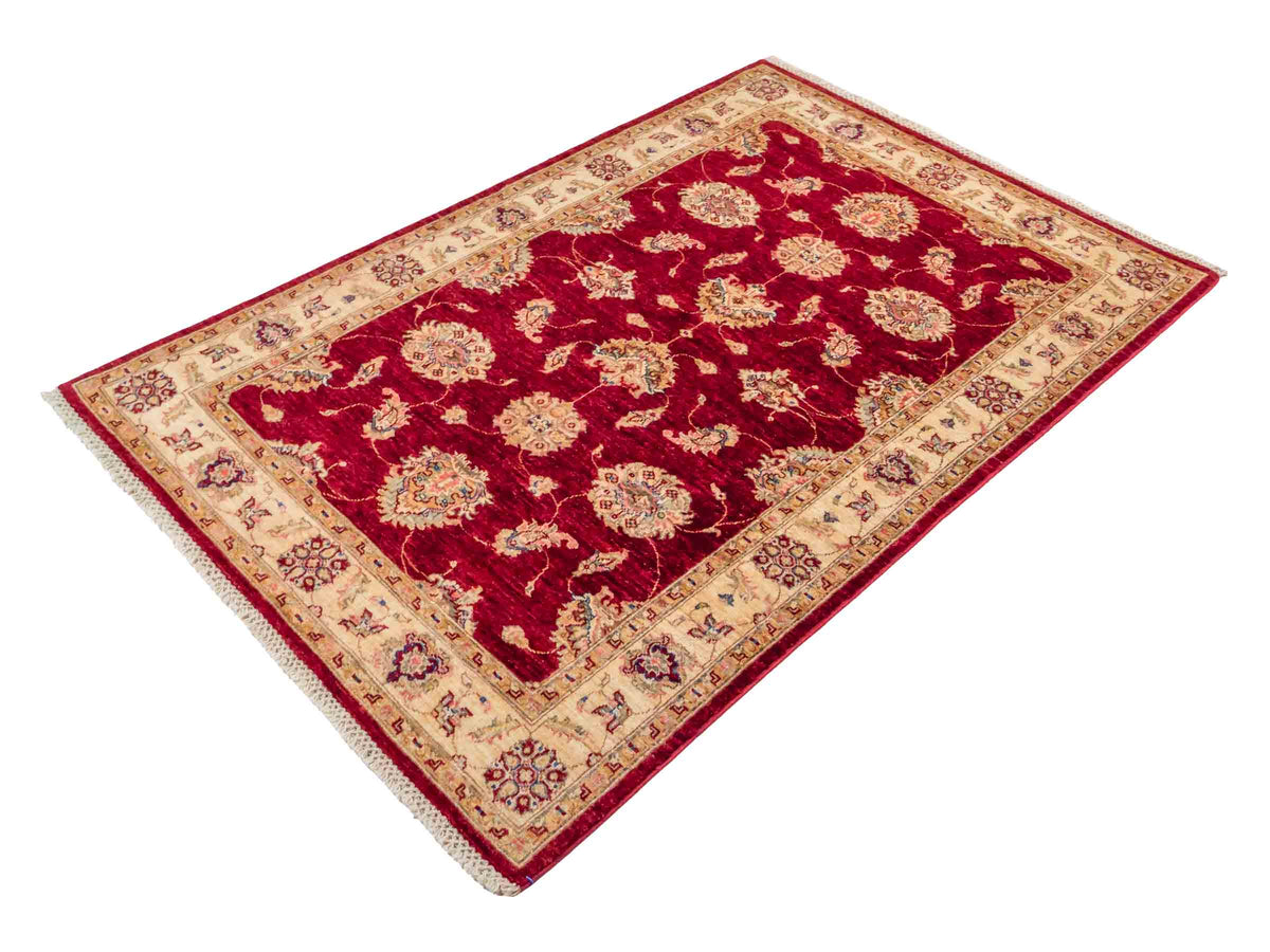 Handgeknüpfter Ziegler Farahan Orientteppich von Khademi aus Wolle, rot, beige, gold. Klassisches Allover-Design. Traditionell von Hand geknüpft in Afghanistan. Größe: 182 cm x 123 cm. Teppichnummer: SB3-1129. Verkauf durch Jupiter Intl.