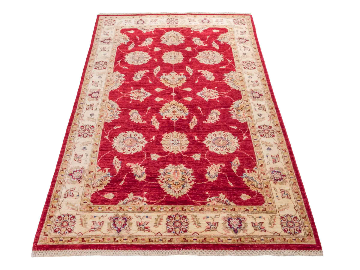 Handgeknüpfter Ziegler Farahan Orientteppich von Khademi aus Wolle, rot, beige, gold. Klassisches Allover-Design. Traditionell von Hand geknüpft in Afghanistan. Größe: 182 cm x 123 cm. Teppichnummer: SB3-1129. Verkauf durch Jupiter Intl.