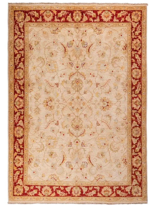 Handgeknüpfter Ziegler Farahan Orientteppich von Khademi aus Wolle, gold, beige, rot. Klassisches Allover-Design. Traditionell von Hand geknüpft in Afghanistan. Größe: 195 cm x 152 cm. Teppichnummer: SB3-1114. Verkauf durch Jupiter Intl.