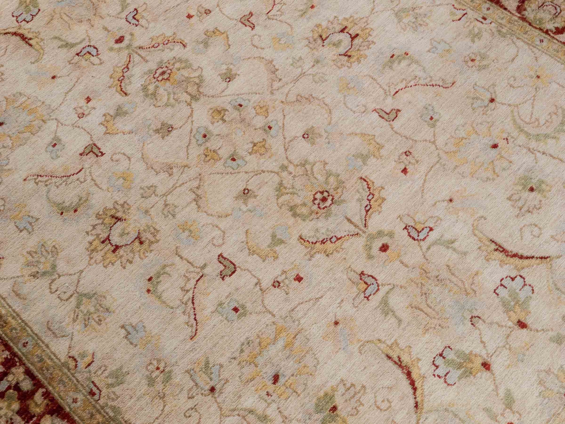 Handgeknüpfter Ziegler Farahan Orientteppich von Khademi aus Wolle, gold, beige, rot. Klassisches Allover-Design. Traditionell von Hand geknüpft in Afghanistan. Größe: 195 cm x 152 cm. Teppichnummer: SB3-1114. Verkauf durch Jupiter Intl.