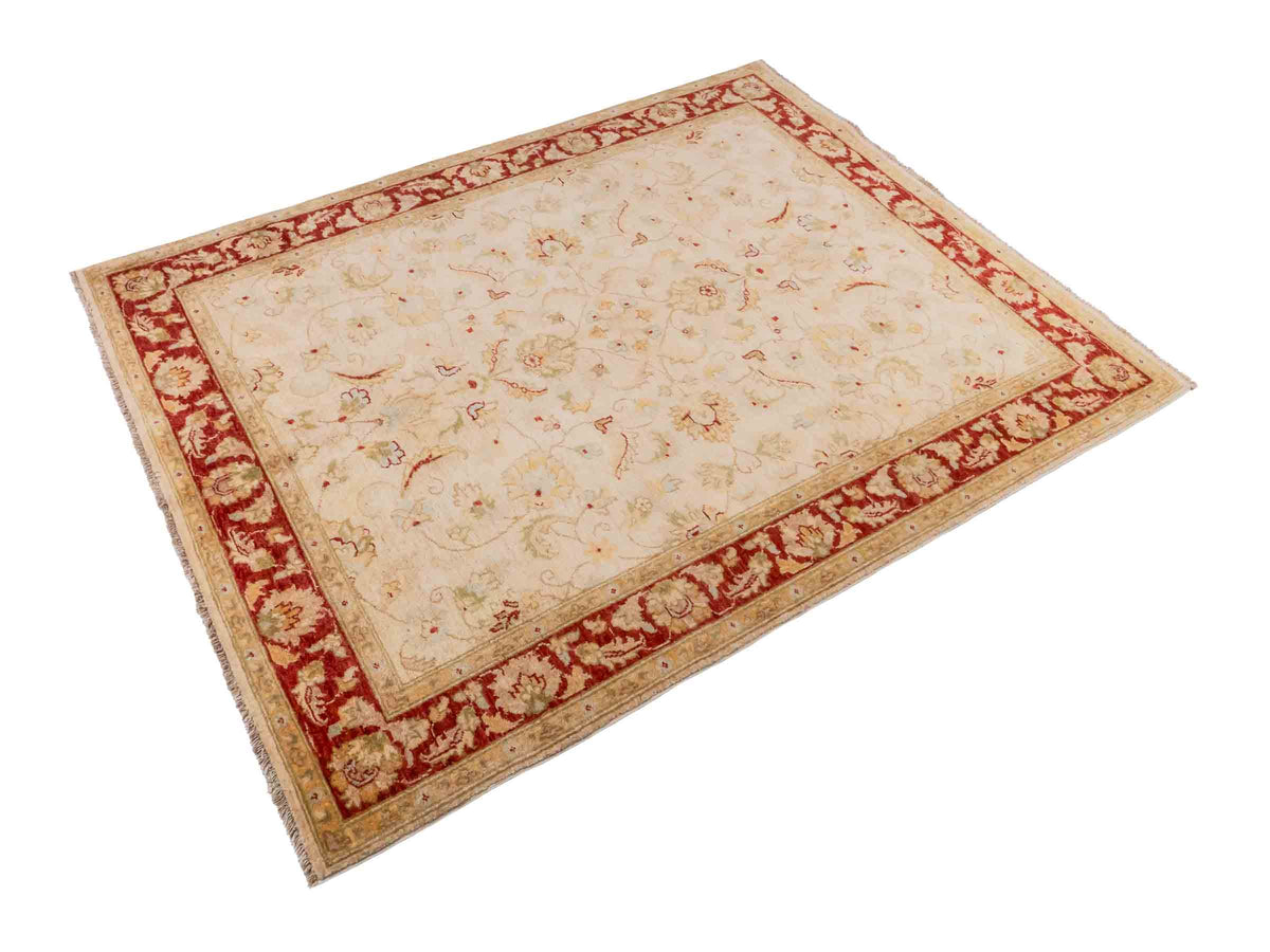 Handgeknüpfter Ziegler Farahan Orientteppich von Khademi aus Wolle, gold, beige, rot. Klassisches Allover-Design. Traditionell von Hand geknüpft in Afghanistan. Größe: 195 cm x 152 cm. Teppichnummer: SB3-1114. Verkauf durch Jupiter Intl.