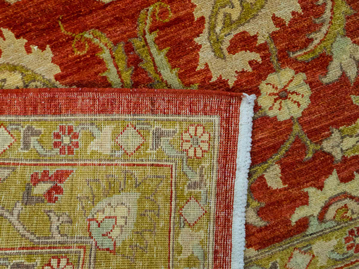Handgeknüpfter Ziegler Farahan Orientteppich von Khademi aus Wolle, rot, gold. Klassisches Allover-Design. Traditionell von Hand geknüpft in Afghanistan. Größe: 196 cm x 135 cm. Teppichnummer: RB3-1014. Verkauf durch Jupiter Intl.