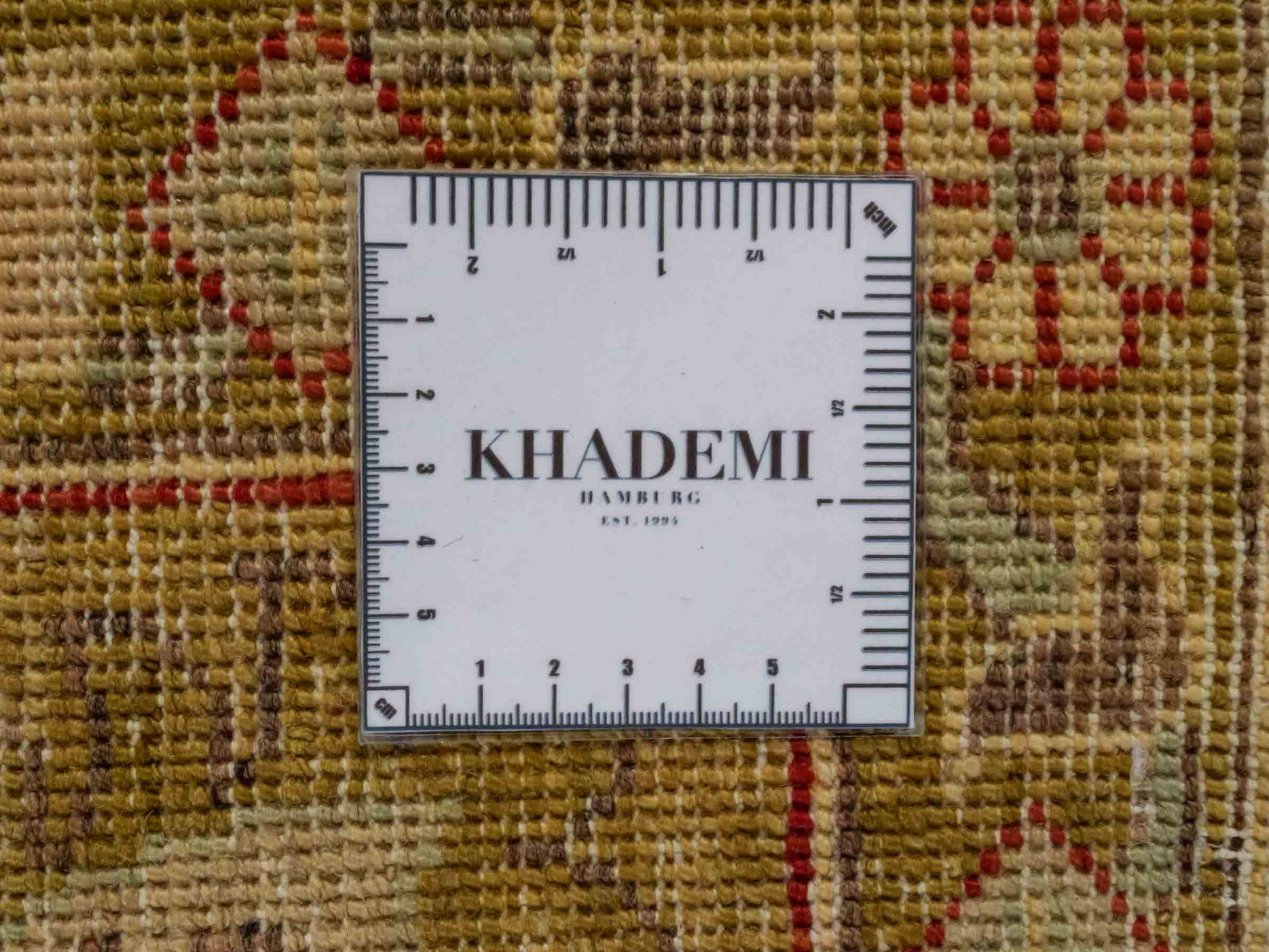 Handgeknüpfter Ziegler Farahan Orientteppich von Khademi aus Wolle, rot, gold. Klassisches Allover-Design. Traditionell von Hand geknüpft in Afghanistan. Größe: 196 cm x 135 cm. Teppichnummer: RB3-1014. Verkauf durch Jupiter Intl.