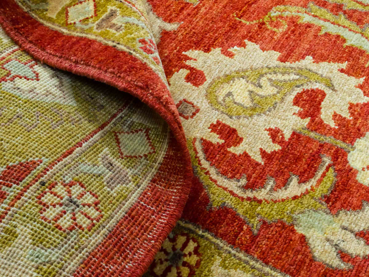 Handgeknüpfter Ziegler Farahan Orientteppich von Khademi aus Wolle, rot, gold. Klassisches Allover-Design. Traditionell von Hand geknüpft in Afghanistan. Größe: 196 cm x 135 cm. Teppichnummer: RB3-1014. Verkauf durch Jupiter Intl.