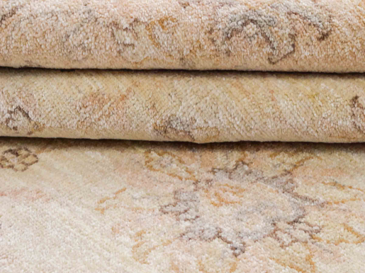 Handgeknüpfter Ziegler Farahan Orientteppich von Khademi aus Wolle, beige, gold. Klassisches Allover-Design. Traditionell von Hand geknüpft in Afghanistan. Größe: 196 cm x 159 cm. Teppichnummer: SB3-1117. Verkauf durch Jupiter Intl.