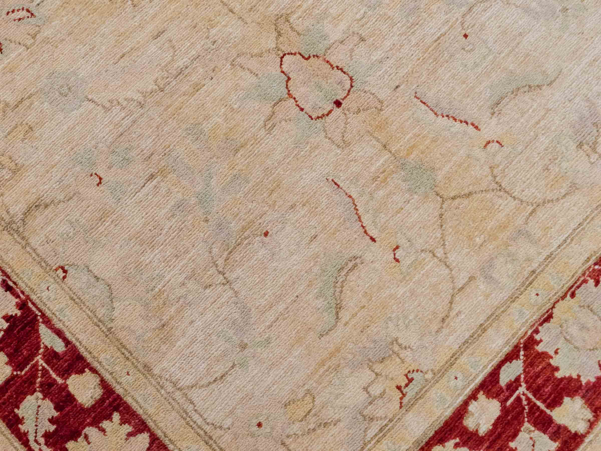 Handgeknüpfter Ziegler Farahan Orientteppich von Khademi aus Wolle, beige, gold, rot. Klassisches Allover-Design. Traditionell von Hand geknüpft in Afghanistan. Größe: 197 cm x 119 cm. Teppichnummer: SB3-1130. Verkauf durch Jupiter Intl.