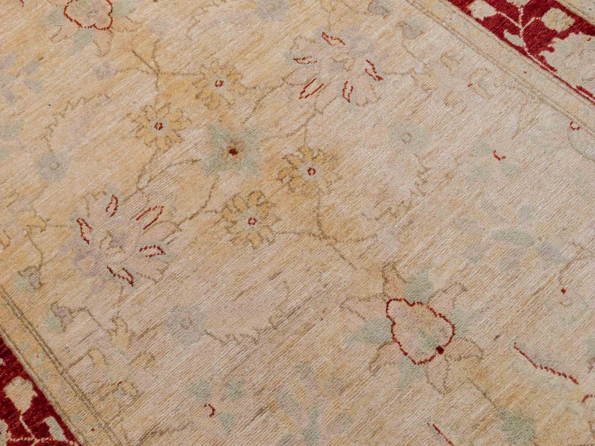 Handgeknüpfter Ziegler Farahan Orientteppich von Khademi aus Wolle, beige, gold, rot. Klassisches Allover-Design. Traditionell von Hand geknüpft in Afghanistan. Größe: 197 cm x 119 cm. Teppichnummer: SB3-1130. Verkauf durch Jupiter Intl.