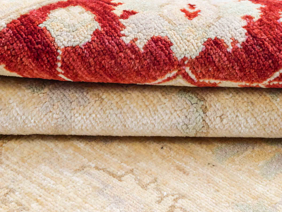 Handgeknüpfter Ziegler Farahan Orientteppich von Khademi aus Wolle, beige, gold, rot. Klassisches Allover-Design. Traditionell von Hand geknüpft in Afghanistan. Größe: 197 cm x 119 cm. Teppichnummer: SB3-1130. Verkauf durch Jupiter Intl.