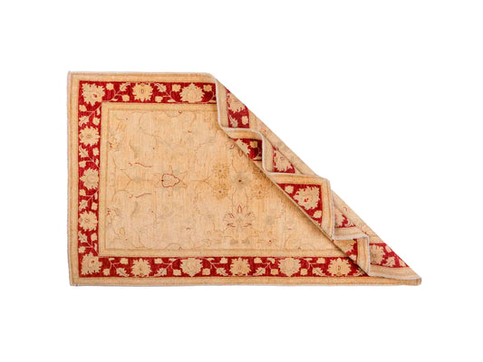 Handgeknüpfter Ziegler Farahan Orientteppich von Khademi aus Wolle, beige, gold, rot. Klassisches Allover-Design. Traditionell von Hand geknüpft in Afghanistan. Größe: 197 cm x 119 cm. Teppichnummer: SB3-1130. Verkauf durch Jupiter Intl.